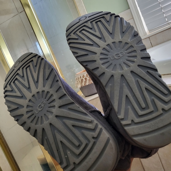 UGG Classic Short II size 8 - Picture 6 of 6
